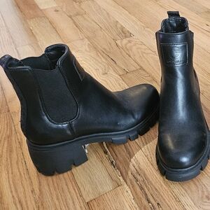 Black GBG Los Angeles booties size 5 1/2